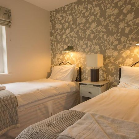 Peveril Cottage - Darwin Lake Holiday Village マトロック エクステリア 写真