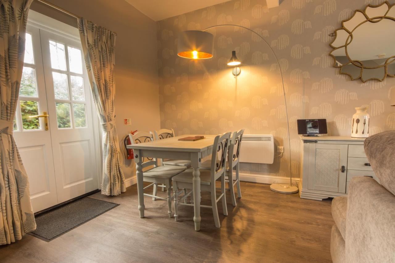 Peveril Cottage - Darwin Lake Holiday Village マトロック エクステリア 写真