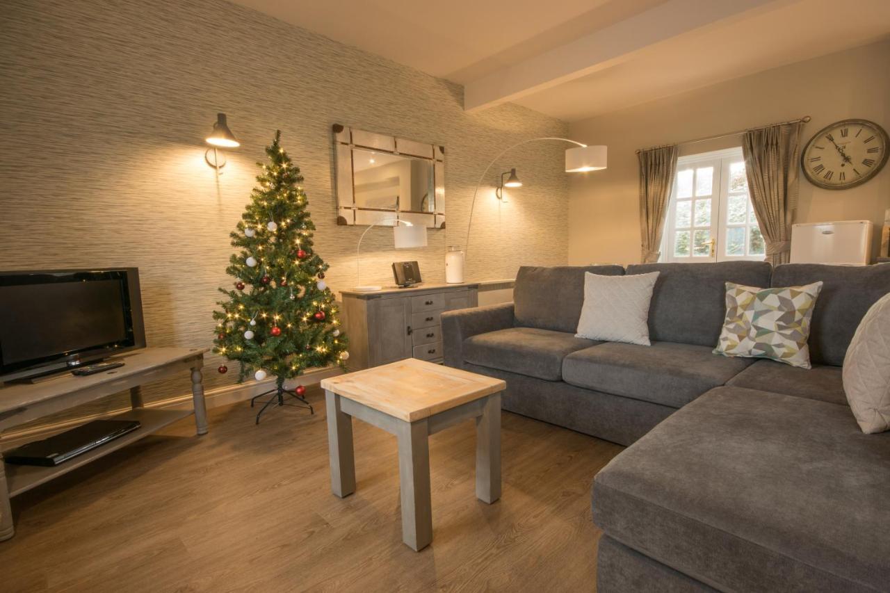 Peveril Cottage - Darwin Lake Holiday Village マトロック エクステリア 写真