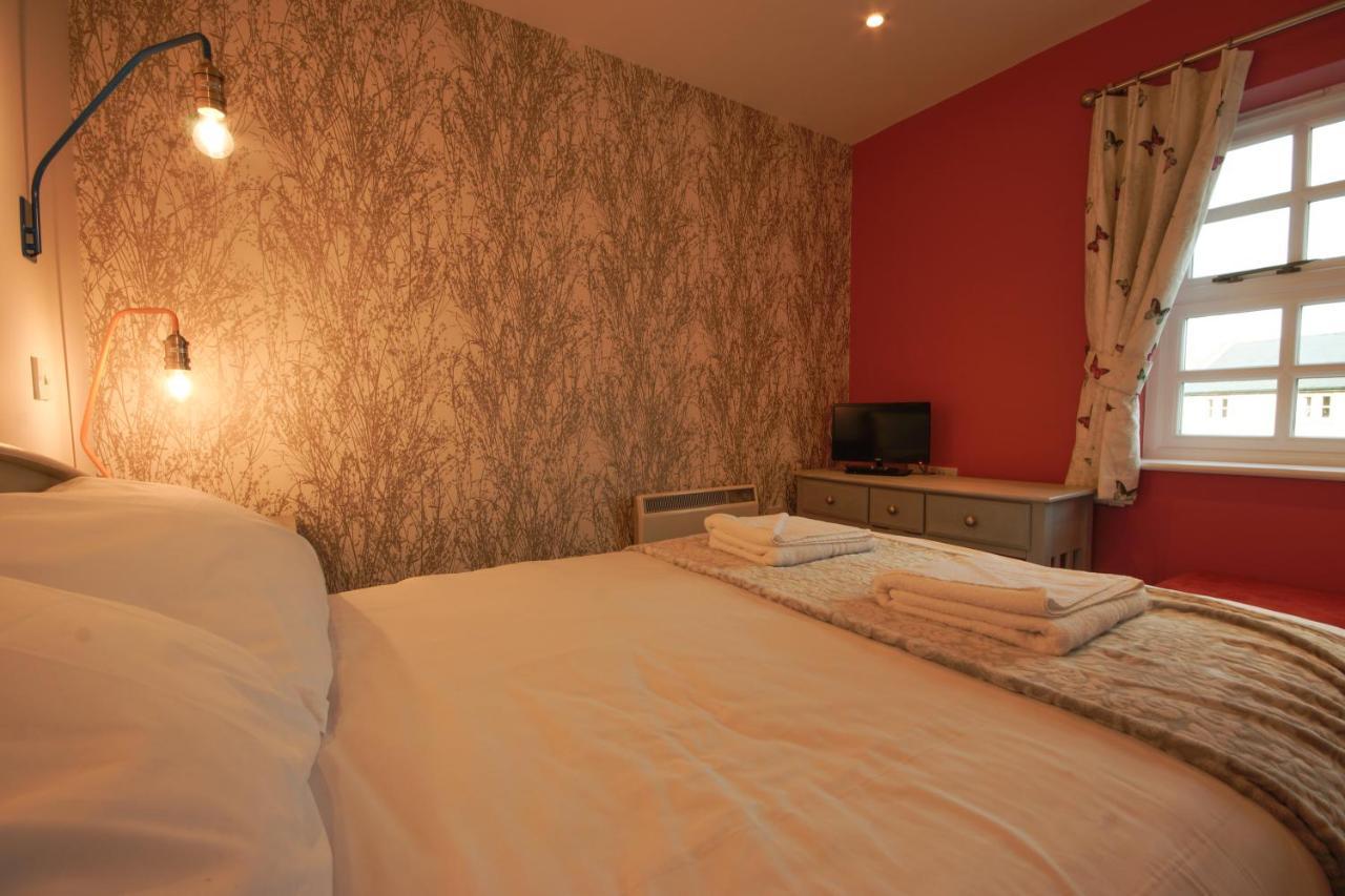 Peveril Cottage - Darwin Lake Holiday Village マトロック エクステリア 写真